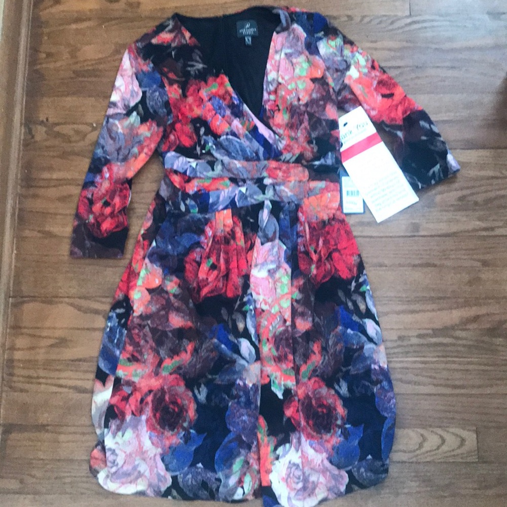 Adrianna Papell Floral v-neck 3/4 sleeve dress